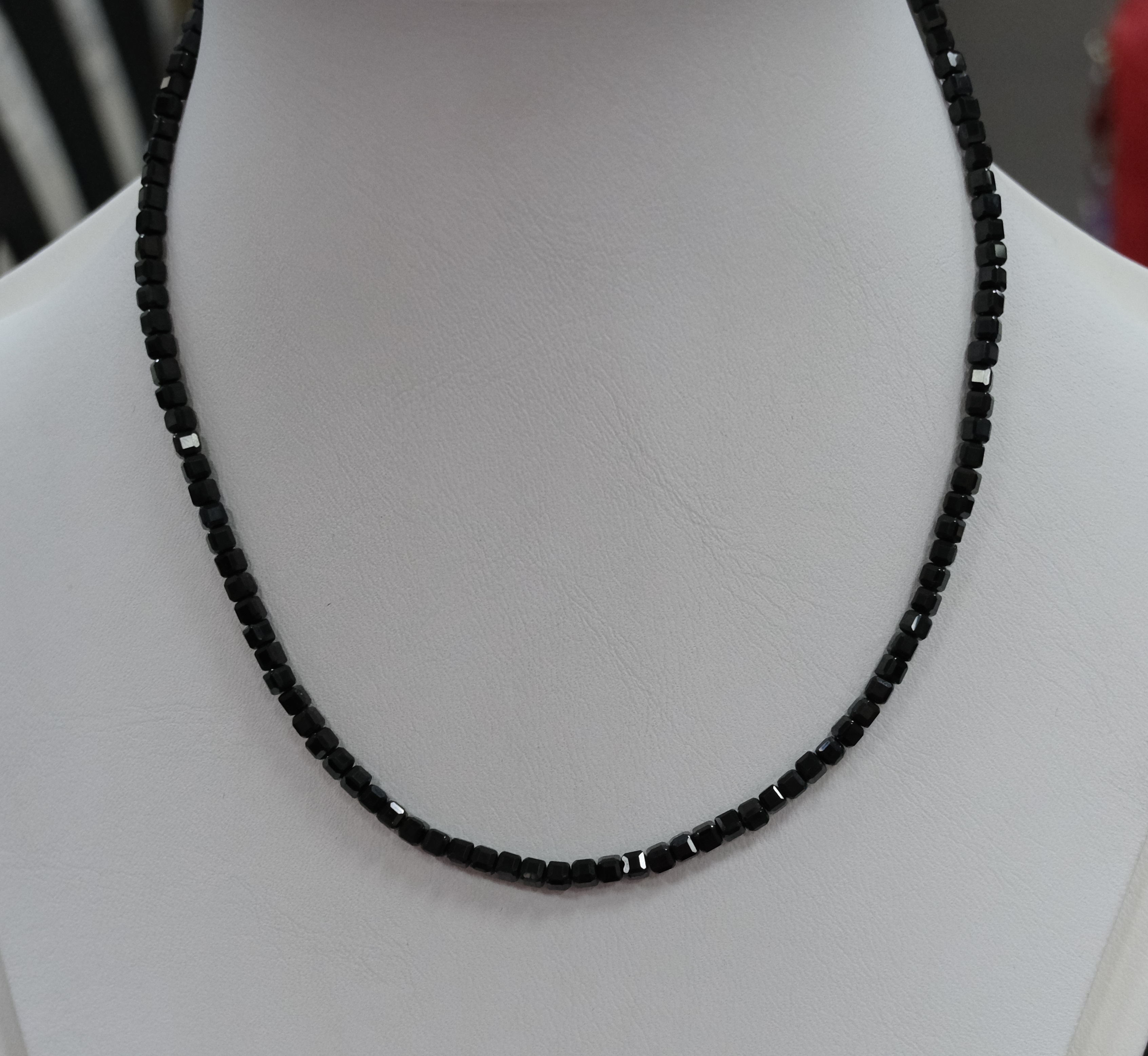 Бусы из шпинели